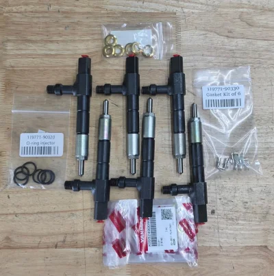 6LPA-STP Fuel Injector set of 6.  
These are reconditioned and tested injectors for Yanmar marine 6LPSTEand 6LPA-STP. This set includes all seals , O-rings and seat injectors to install the injectors.
